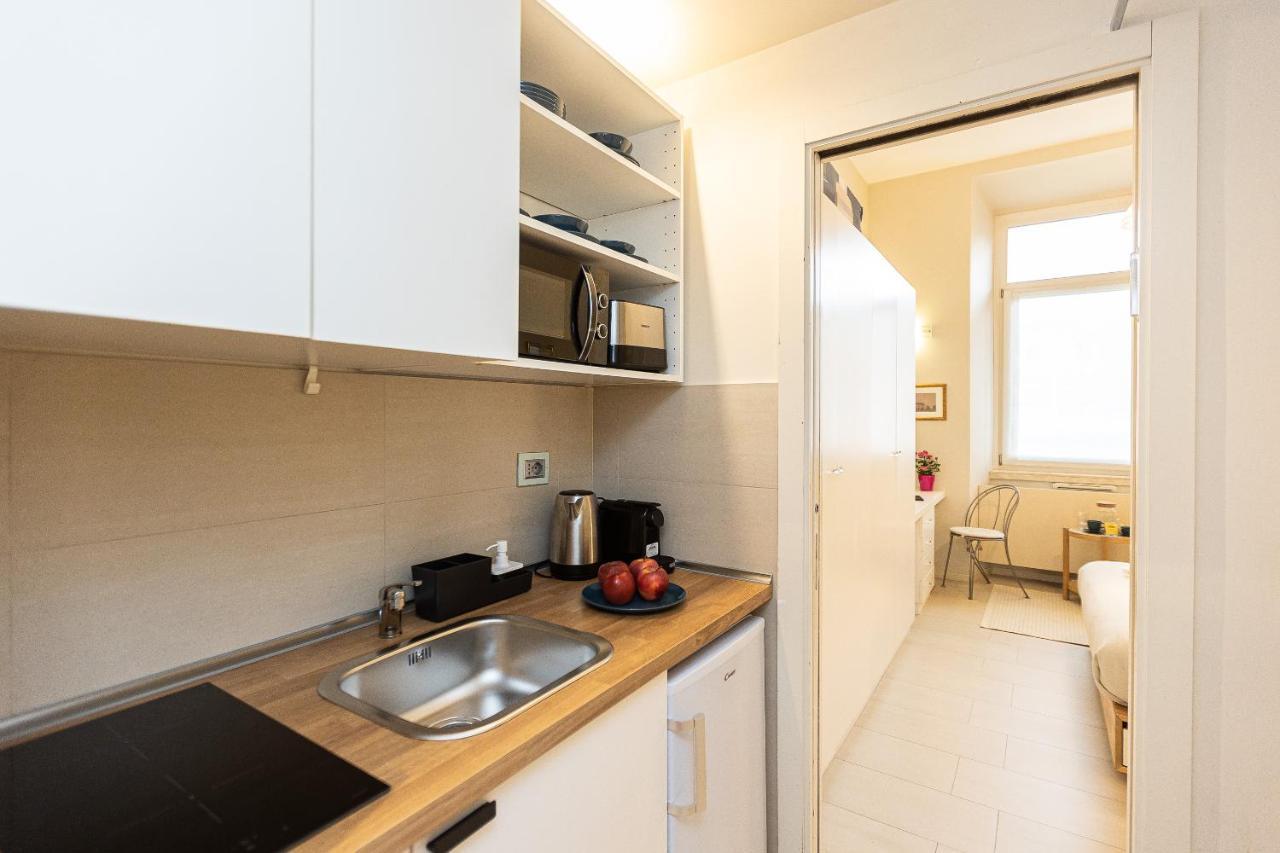 Amazing Via Nazionale 3 Apartment Рим Екстериор снимка